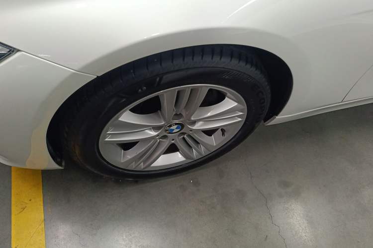 Used BMW 3 Series 2017 318i Fashion Model Exterior 4