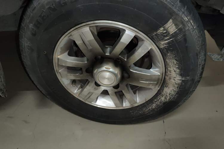 Used Isuzu Pickup 2015 3.0T Two-Wheel Drive 4KH1CT
