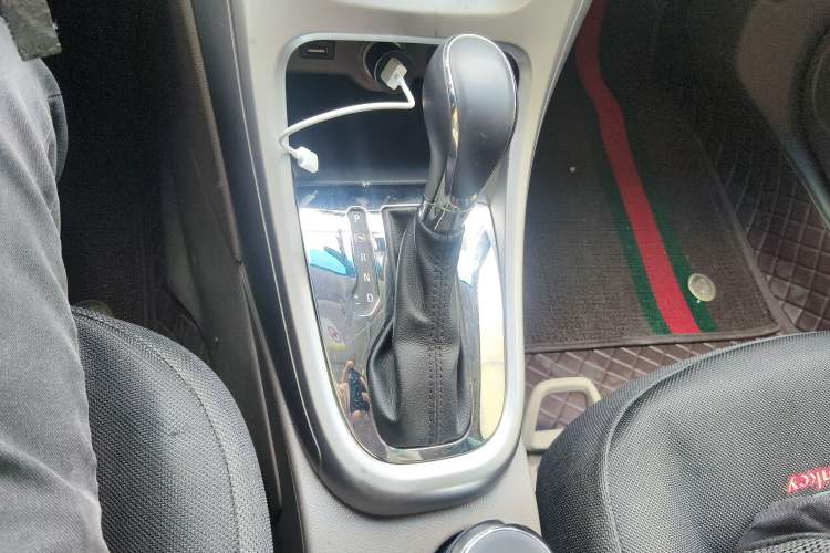 Used Buick GT 2013 GT 1.6L Automatic Fashion Edition Gear Lever