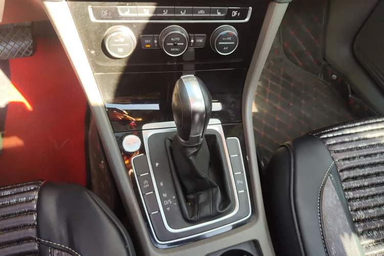 Used Volkswagen Golf 2015 1.4TSI Automatic Flagship Model
