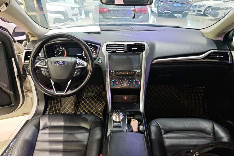 Used Ford Mondeo 2017 EcoBoost 180 Stylish Model Center Console