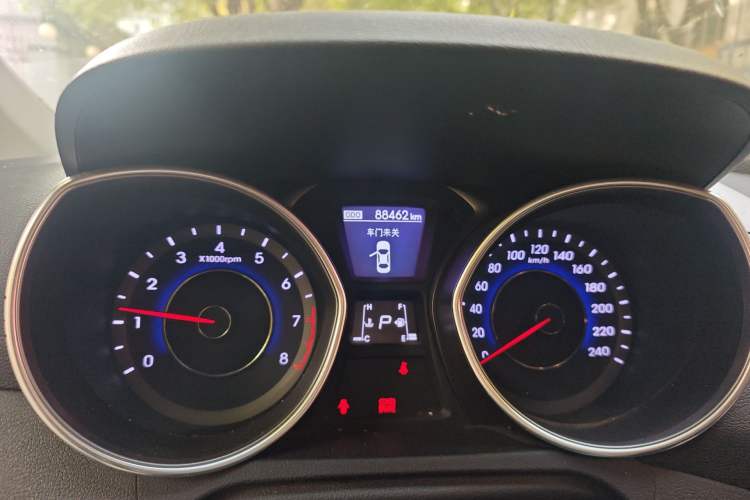 Used Hyundai Elantra (5th Generation / Langdong) 2016 1.6L Automatic Prestige Model Odometer Close Up