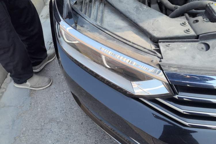 Used Volkswagen Magotan 2018 330TSI DSG Luxury Model Right Front Headlight