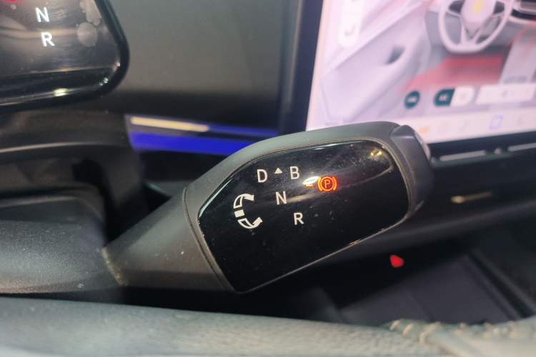 Used Volkswagen ID.UNYX 2024 Pro Long-Range Version Gear Lever