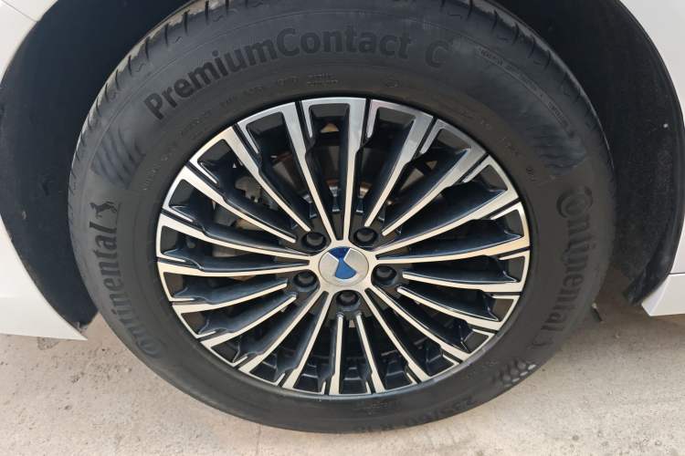 Used Denza D9 2023 DM-i 965 Luxury Model
