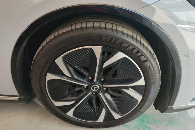 Used Mazda EZ-6 2024 Pure Electric 600 ZhiZun Edition Right Front Wheel Hub