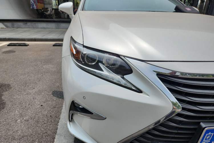 Used Lexus ES 2015 300h Comfort Edition