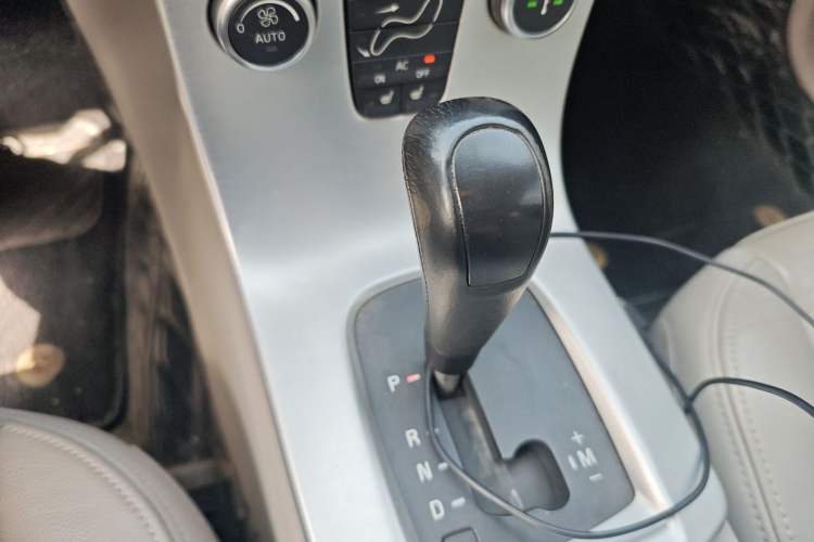 Used Volvo S40 2011 2.0L Automatic Zhiya Edition Gear Lever