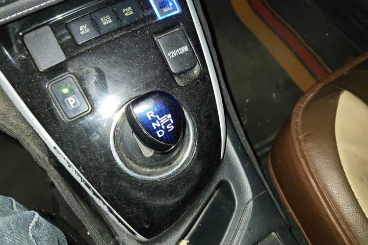 Used Toyota Levin 2017 Revised Dual-Engine 1.8H GS E-CVT Elite Sunroof Version China V Standard
