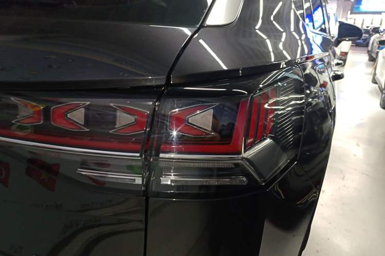 Used Volkswagen Tayron 2023 280TSI Two-Wheel-Drive Luxury Plus Advanced Version Exterior 3