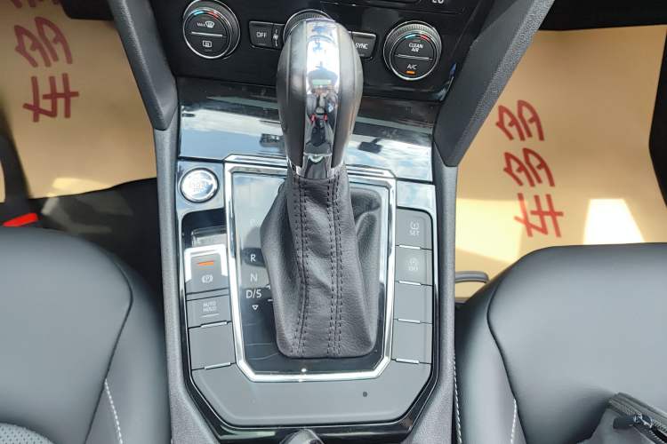 Used Volkswagen Lamando 2019 280TSI DSG Comfort Edition China VI standard Gear Lever