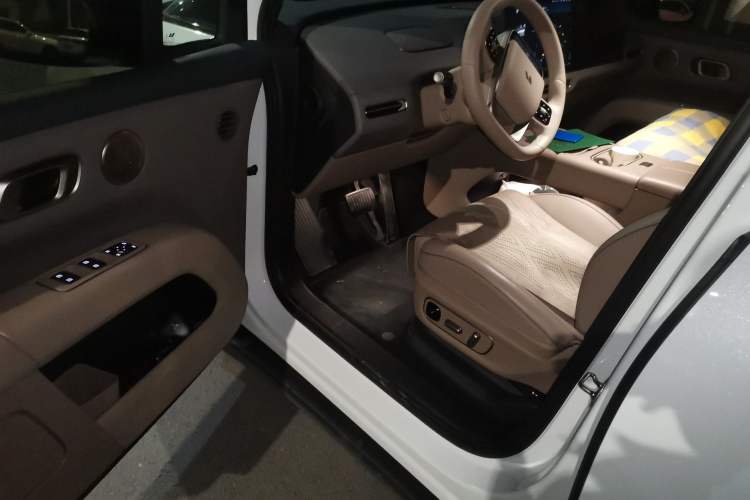 Used Li Auto Li Auto i6 2025 Model Two-Wheel-Drive Standard Type