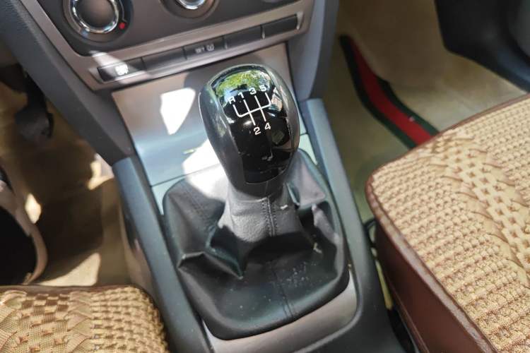 Used Skoda Octavia 2013 1.6L Manual Yijie Edition Gear Lever