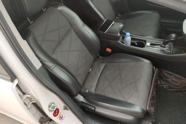 Used Honda Jade 2013 1.8L automatic Comfort version 5 seats Right Front Seat