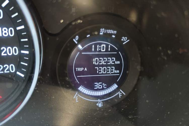 Used Honda Vezel 2016 1.8L CVT Front-Wheel Drive Pioneer Edition Odometer Close Up