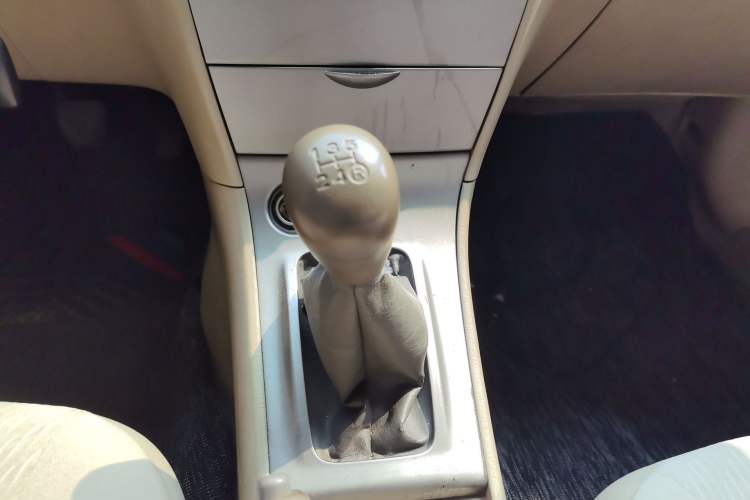 Used Toyota Corolla EX 2011 1.6L Manual Classic Edition Gear Lever