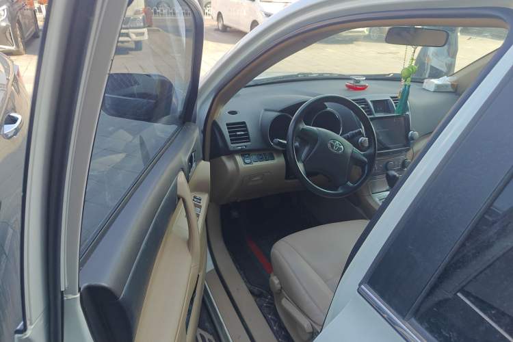 Used Toyota Highlander 2013 2.7L Two-Wheel Drive 5-Seater Purple Gold Edition
