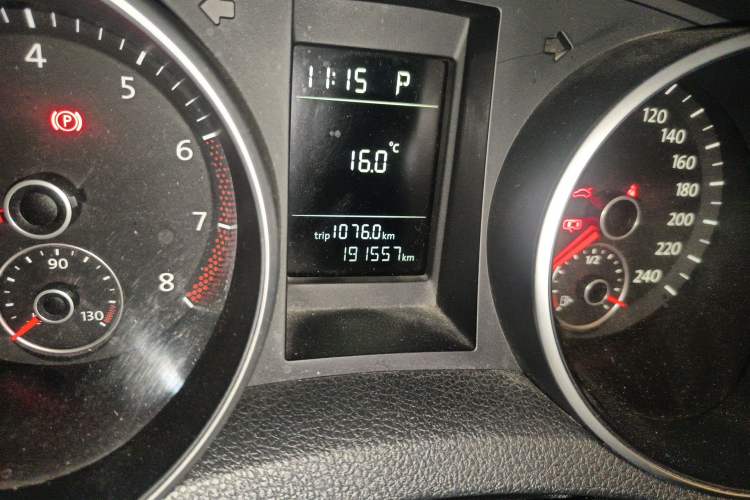 Used Volkswagen Golf 2012 1.4 TSI Automatic Comfort Edition Odometer Close Up