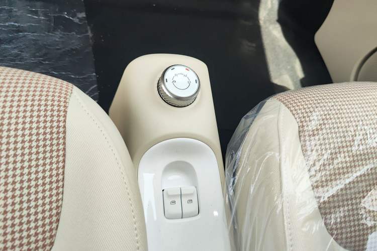 Used Wuling Hongguang MINIEV 2024 3rd Generation 215km Youth Edition Gear Lever