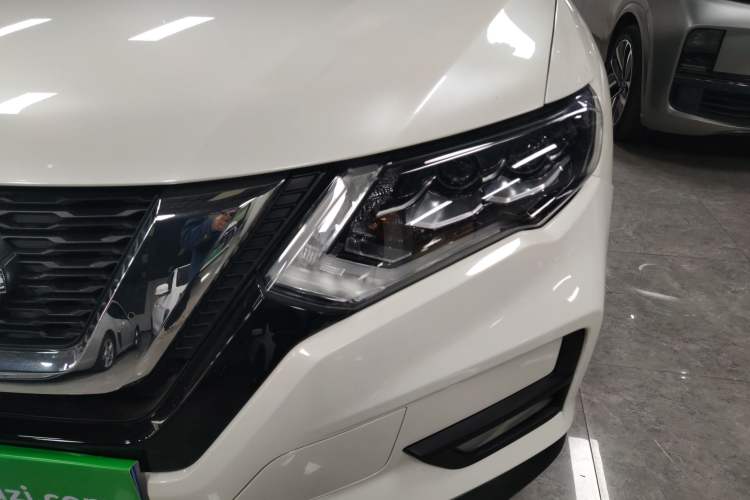 Used Nissan X-Trail 2022 2.0L Two-Wheel Drive Smart Connect Premium Edition
