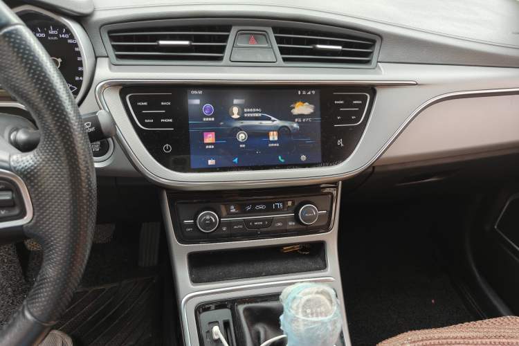 Used Geely Auto Emgrand GL 2017 1.8L Manual Elite Model Audio And AC Panel