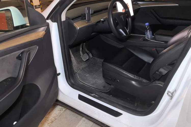 Used Tesla Model Y 2022 Rear-Wheel-Drive Version
