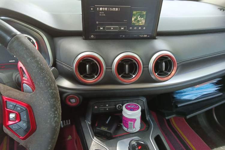 Used Wey VV6 2018 2.0T Two-Wheel-Drive Ultra-Luxury Version China V Standard Audio And AC Panel