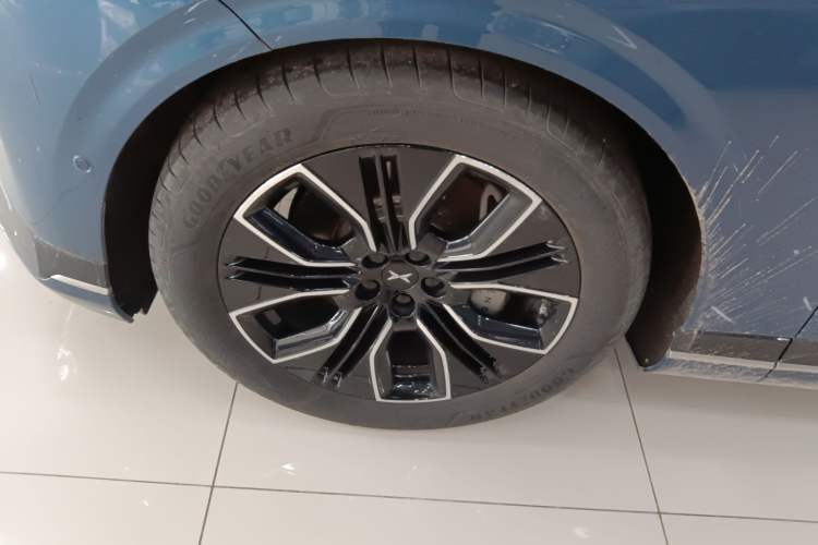 Used XPeng G9 2025 625 Long-Range Max Exterior 4