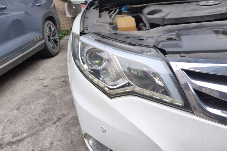 Used BYD Sirui 2013 1.5TID Automatic Prestige Model Right Front Headlight