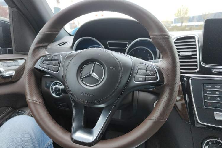Used Mercedes-Benz GLS 2017 GLS 400 4MATIC Dynamic Model Steering Wheel