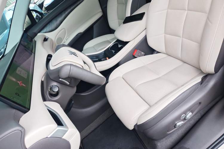 Used IM LS6 2023 Max Standard Edition Left Front Seat