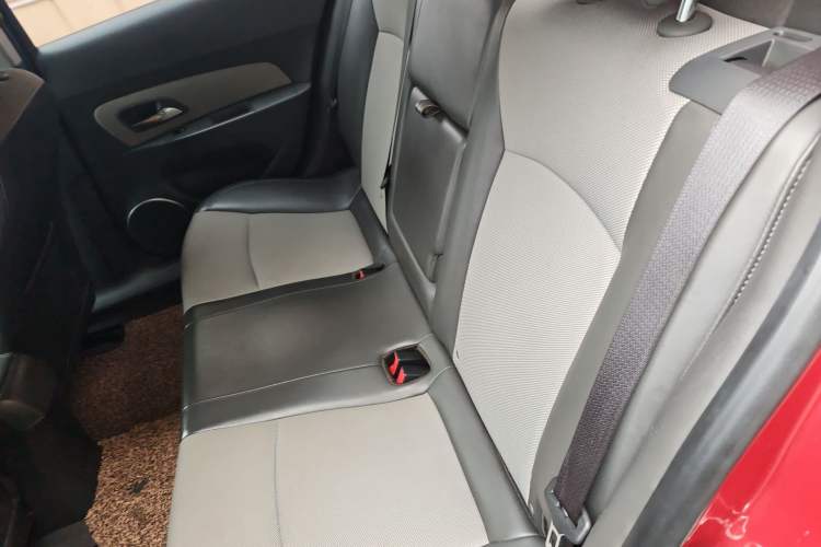 Used Chevrolet Cruze 2013 1.6L SE AT Left Rear Seat