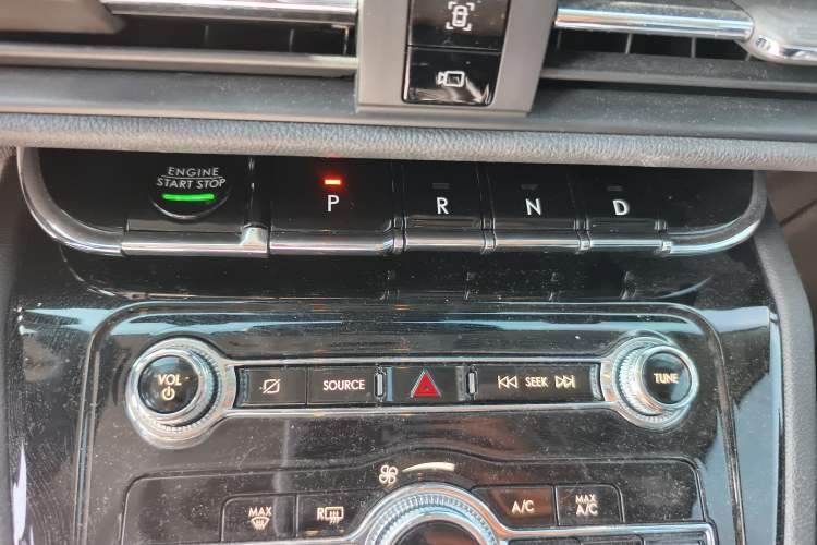 Used Lincoln Corsair 2021 2.0T Two-Wheel Drive Deluxe Edition Gear Lever