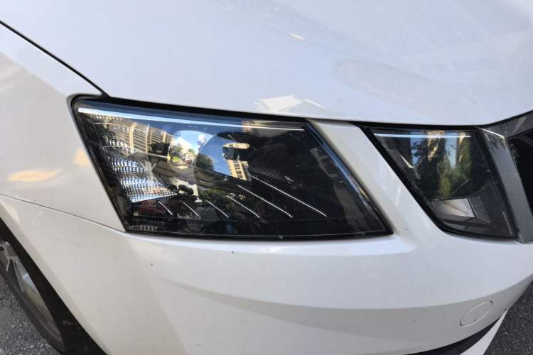 Used Skoda Octavia 2022 1.5L Automatic Comfort Edition Right Front Headlight
