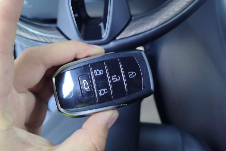 Used Toyota Vellfire 2024 Crown Dual-Engine 2.5L Ultimate Edition Vehicle Key