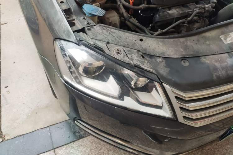 Used Volkswagen Magotan 2012 Revised 1.8TSI Luxury Version Right Front Headlight