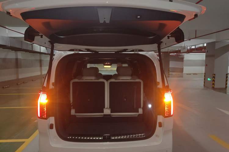 Used Zeekr 009 2024 Six-Seat Executive Version 4WD 108 kWh
