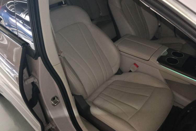 Used Rising R7 2023 Rear-Drive Screen King Edition