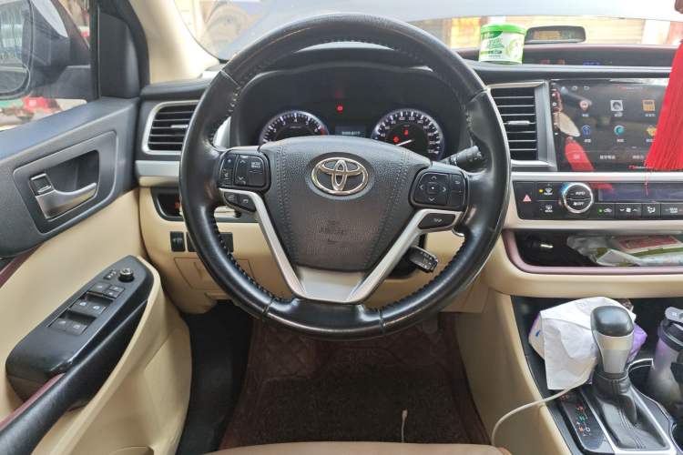 Used Toyota Highlander 2015 2.0T Four-Wheel Drive Luxury Navigation Version with 7 Seats
