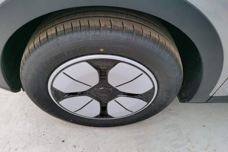 Used Geely Galaxy Geome 2026 Model 310km Youth Edition Left Front Wheel Hub