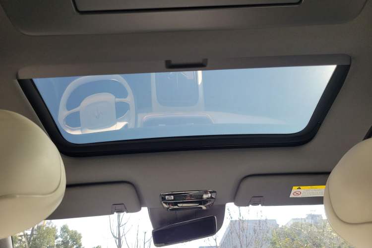 Used Dongfeng eπ eπ008 2024 636Max All-Electric Version 6 Seats
