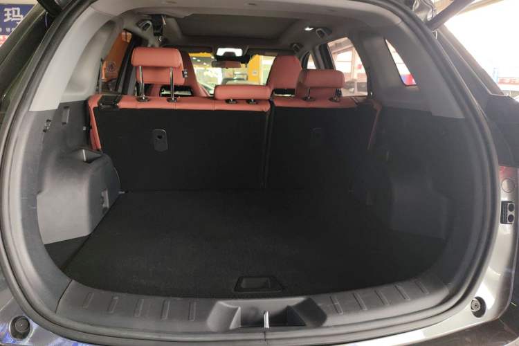 Used CHANGAN CS75 PLUS 2024 3rd Generation Champion Edition 1.5T Intelligent Drive Dynamic Model Trunk