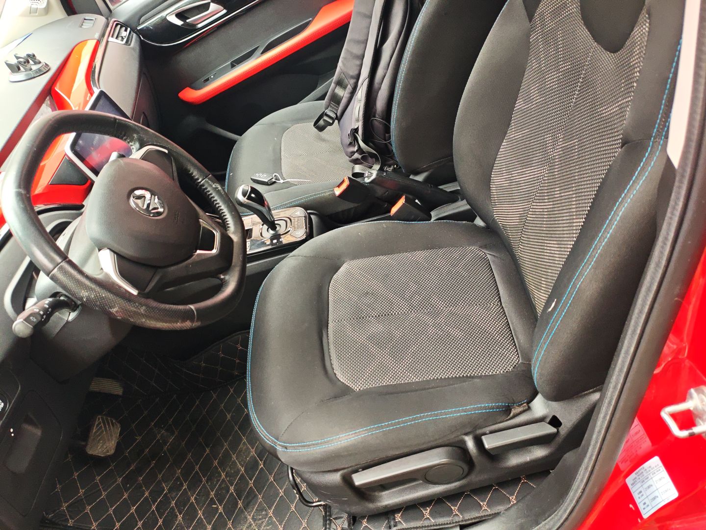 Переднее сиденье в автомобиле