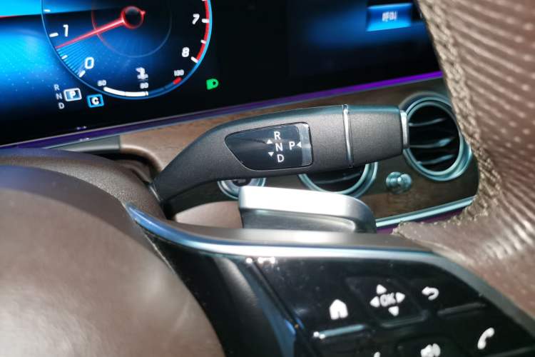 Used Mercedes-Benz E-Class 2023 Updated E 300 L Fashion Edition Gear Lever