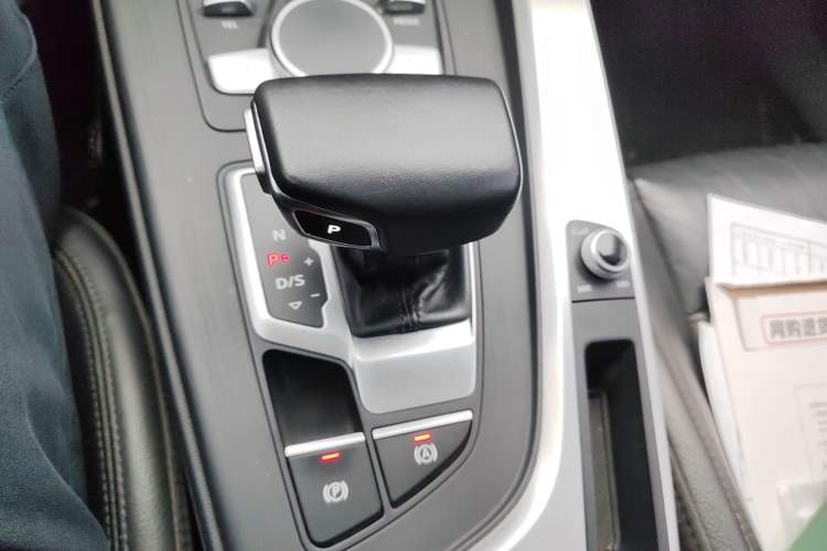 Used Audi A4L 2018 30th Anniversary Edition 40 TFSI Fashion Model
