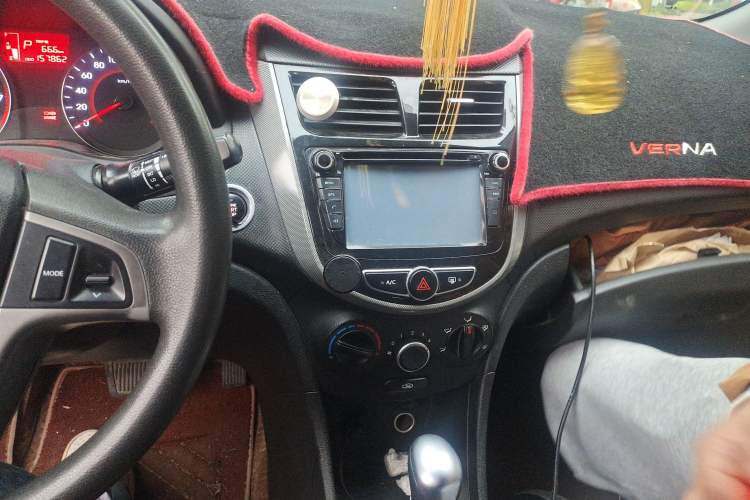 Used Hyundai Verna Ray 2014 1.6L Automatic TOP Audio And AC Panel