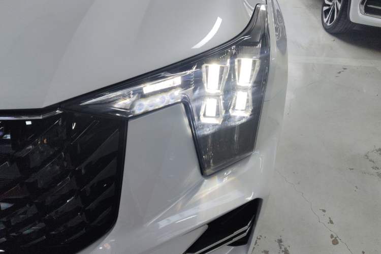 Used GAC Trumpchi GS8 2025 Linghang Series 2.0 TGDI Two-Wheel-Drive Luxury Edition 5 Seats Left Front Headlight