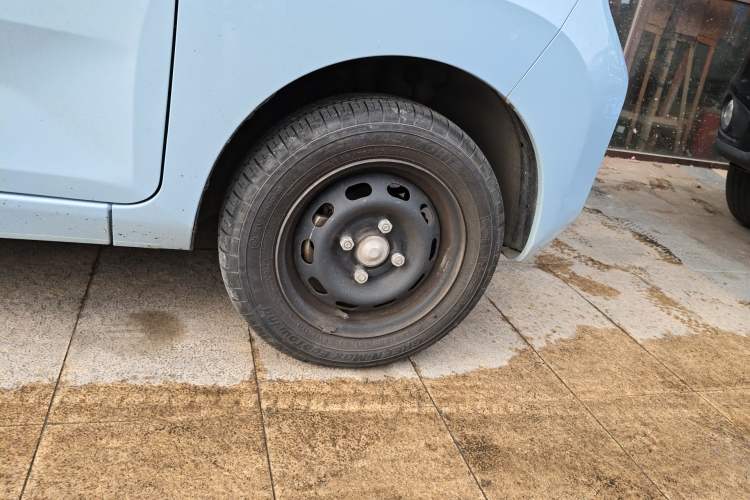 Used Wuling Hongguang MINIEV 2022 Easy Version Lithium Iron Phosphate Right Front Wheel Hub