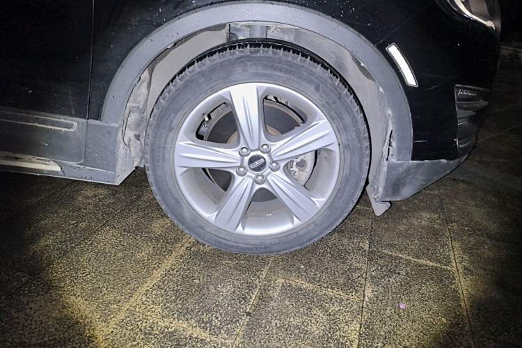 Used Lincoln MKC 2014 2.0T Two-Wheel Drive Deluxe Edition Right Front Wheel Hub