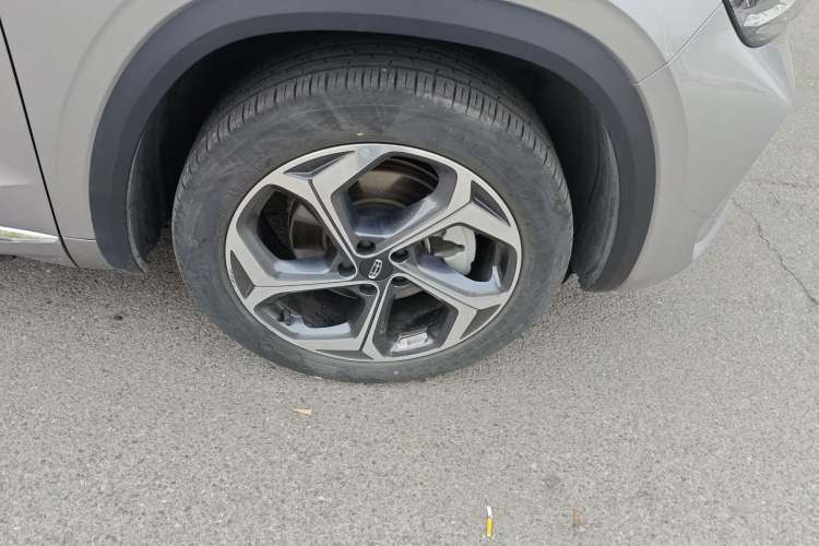 Used Geely Auto Monjaro L 2024 2.0TD DCT EVO Two-Wheel Drive Prestige Version Right Front Wheel Hub